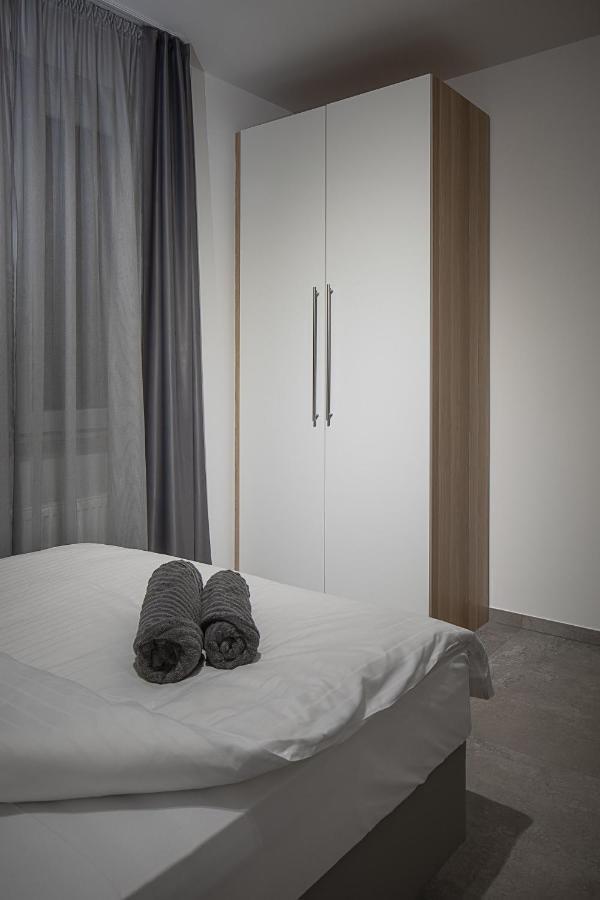 Home & Work Pulheim Exterior photo
